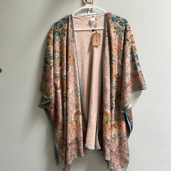 Natural Life Poncho Sweater - Picture 3 of 7